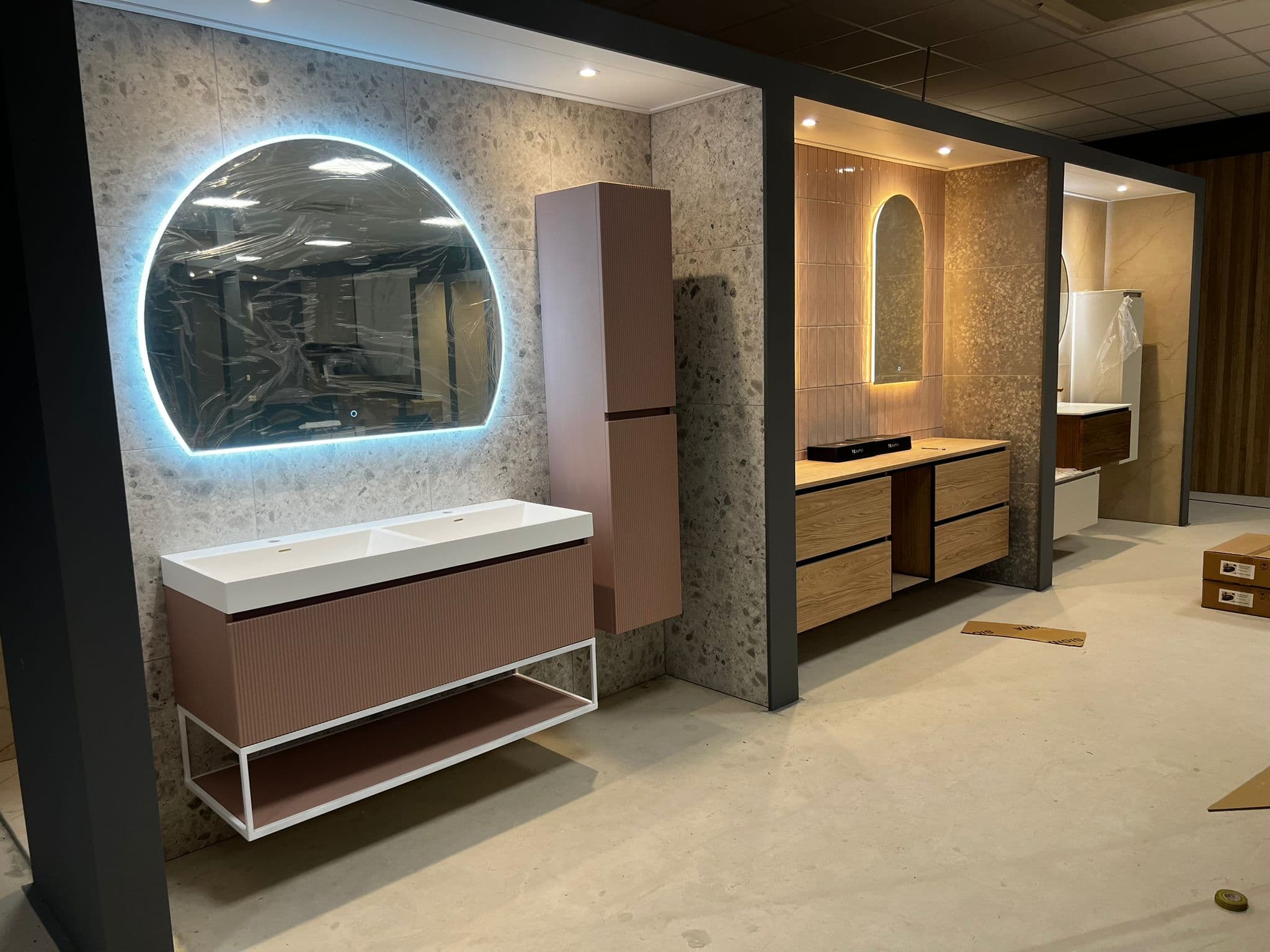 Tegel- en sanitairpresentatie in de showroom in Veenendaal